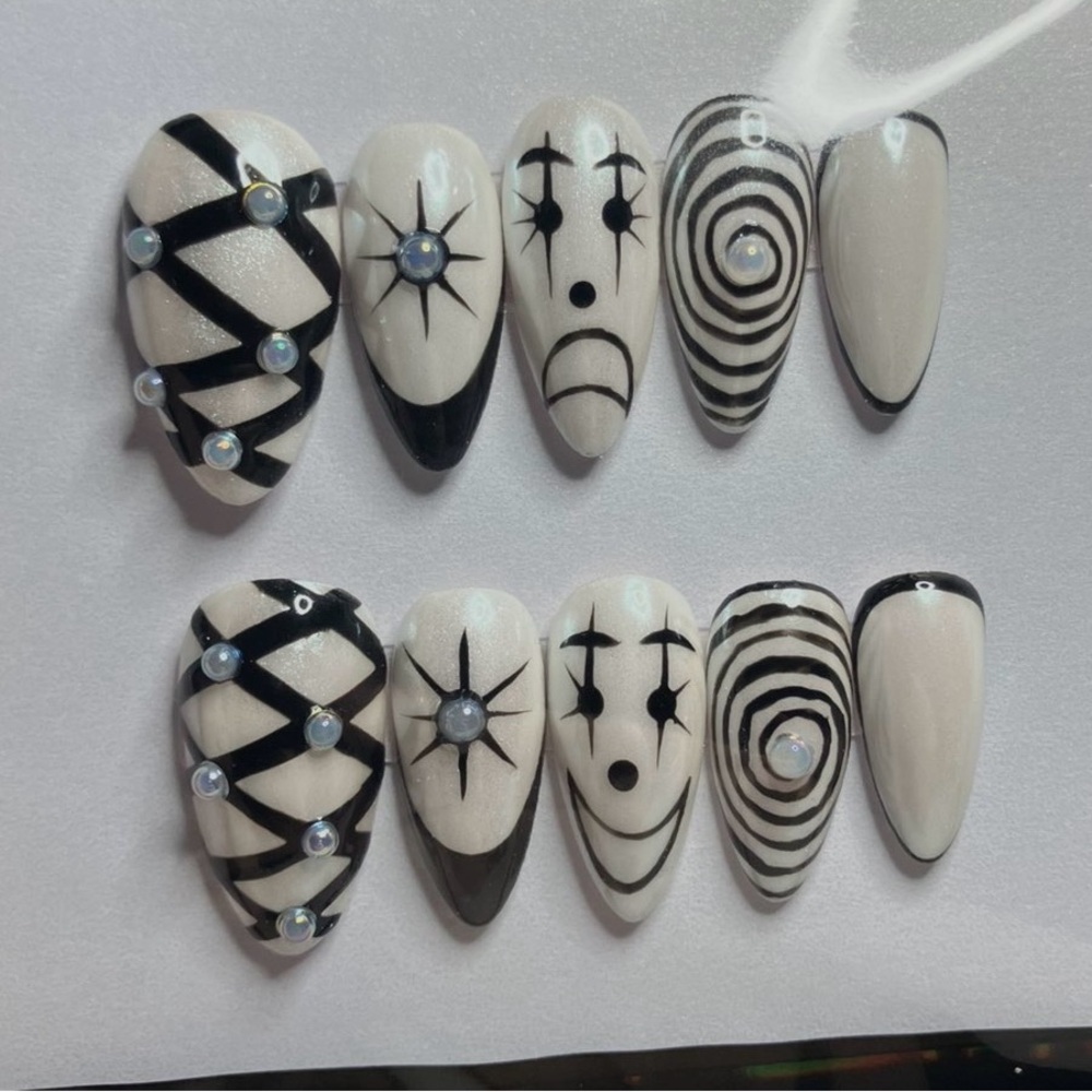 Hand-Painted Black & White Jester Clown Press Ons Nail Set